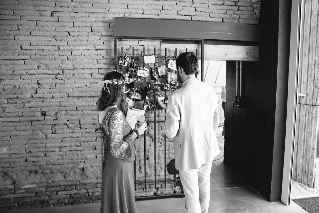 Photographe de mariage à Toulouse pour utiliser les photos de la séance futurs mariés pour la décoration le jour J.