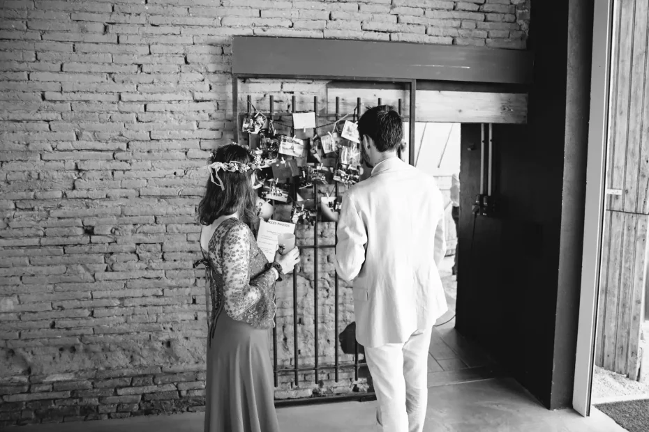 Photographe de mariage à Toulouse pour utiliser les photos de la séance futurs mariés pour la décoration le jour J.