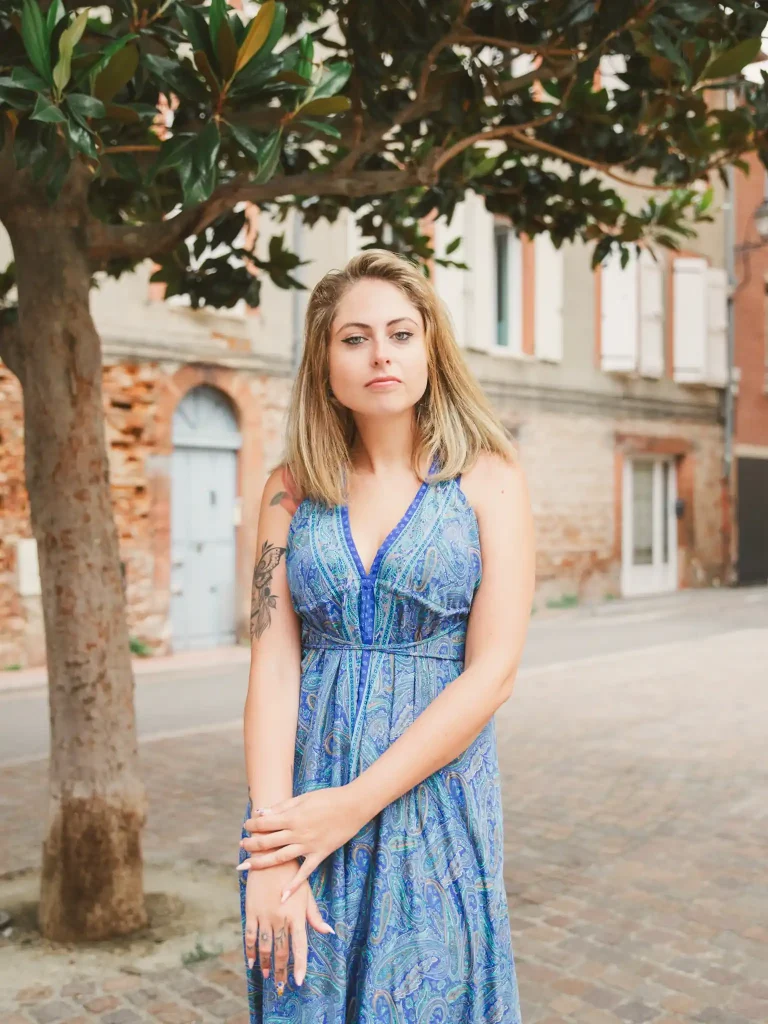 Séance photo portrait à Toulouse dans le quartier Saint Cyprien pour une balade sous les magnolias.