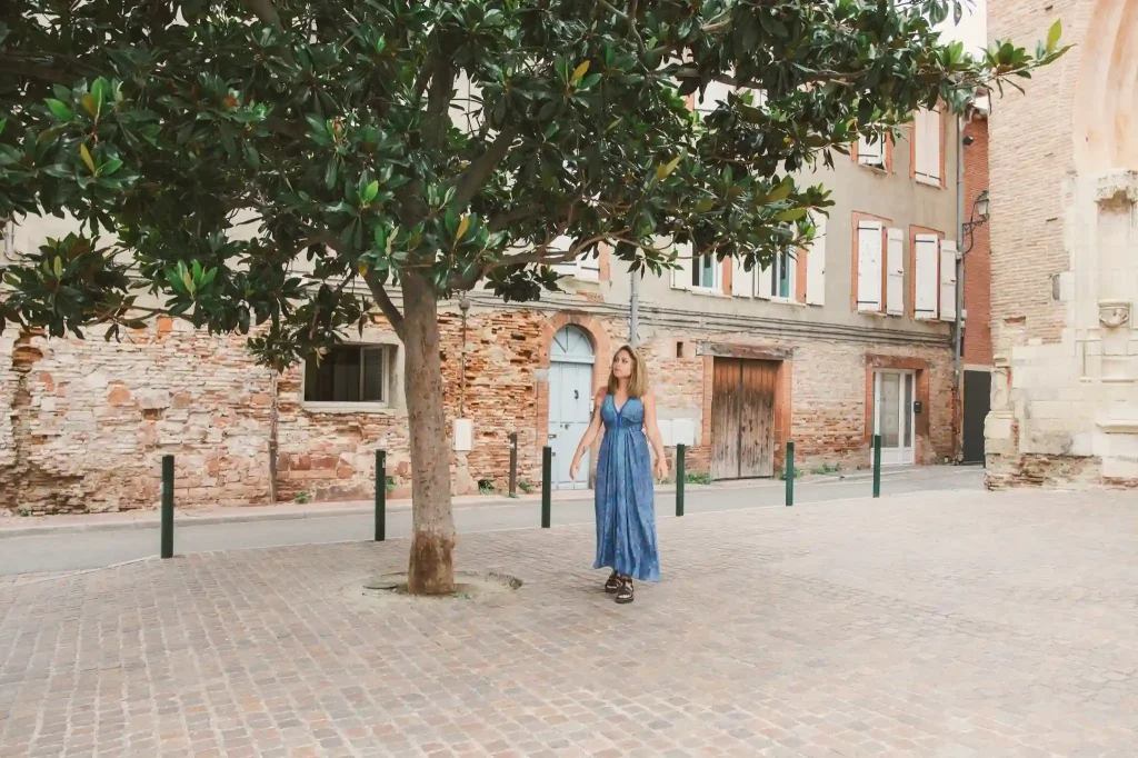 Séance photo portrait à Toulouse pour une petite balade avec Tina dans le quartier Saint-Cyprien